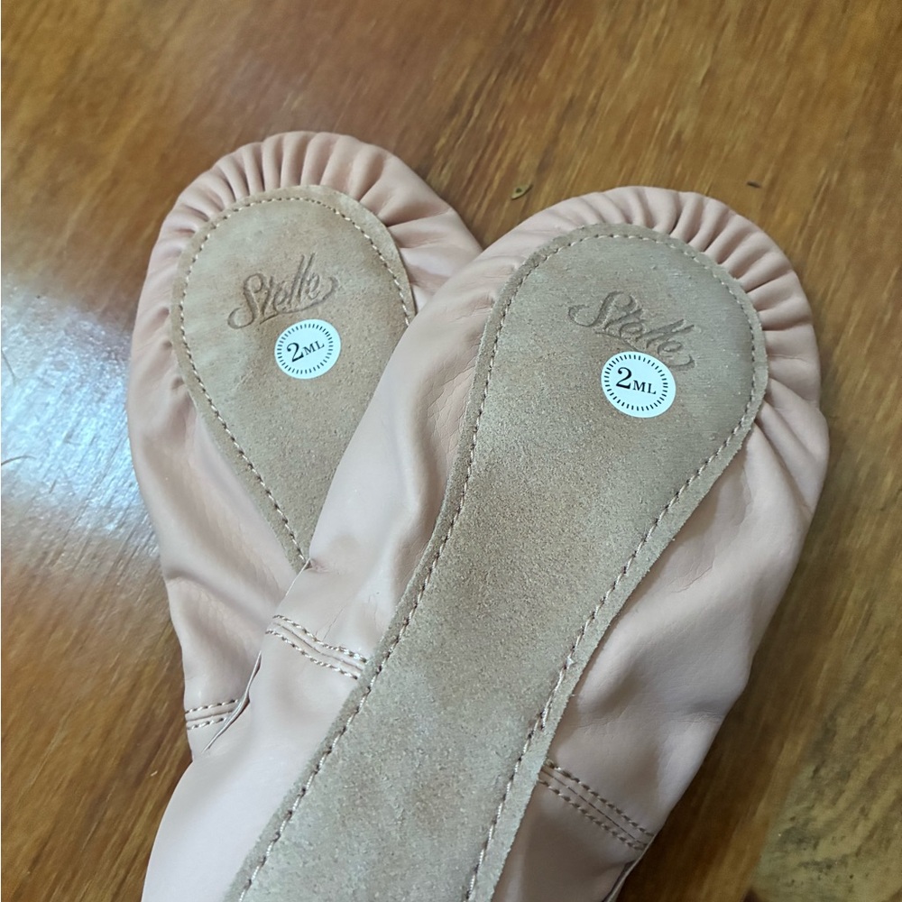 Girl's classic Pink Ballet Flats - Picture 3 of 5